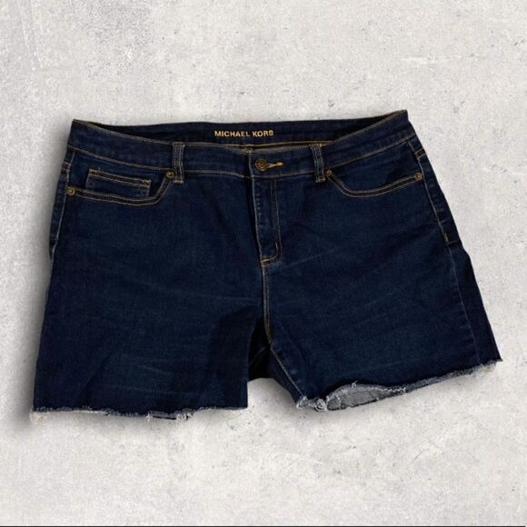 𝅺: : MICHAEL KORS Like New Dark Wash Raw Hem Denim Shorts : : - Picture 1 of 10